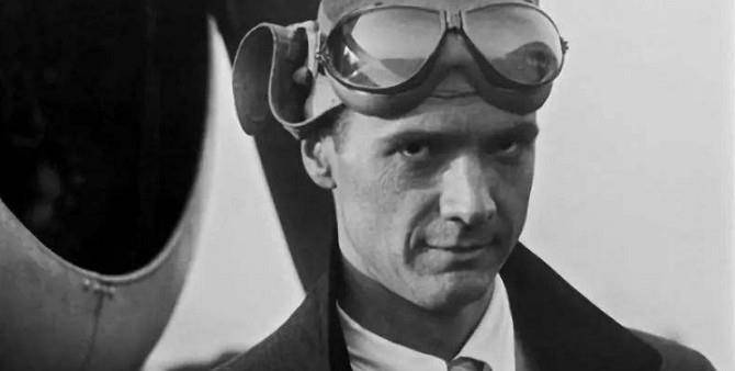 他是美国首个亿万富翁,有164位情人,晚年精神错乱孤苦而终_霍华德