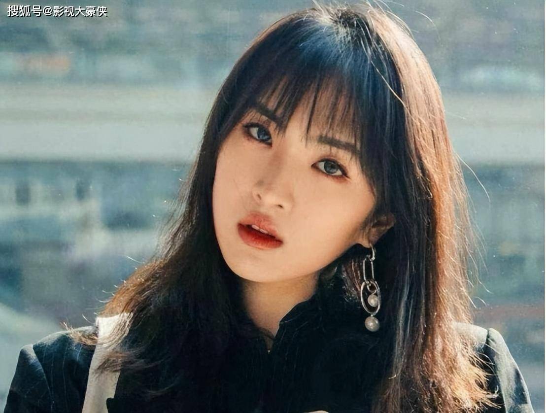 "华为千金"姚安娜,住着5亿豪宅,还有私人飞机,还非要当明星_孟晚舟