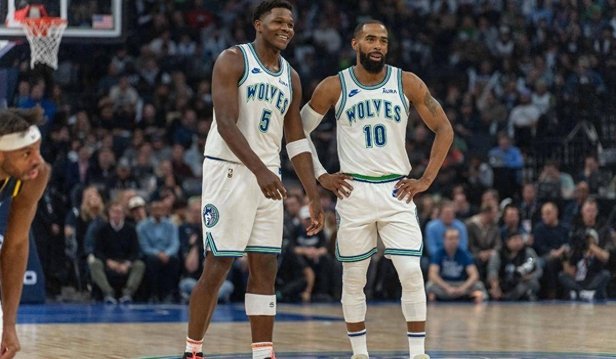 留队辅佐华子冲冠,他三分命中率高达44.2%_迈克康利_的合同_森林狼