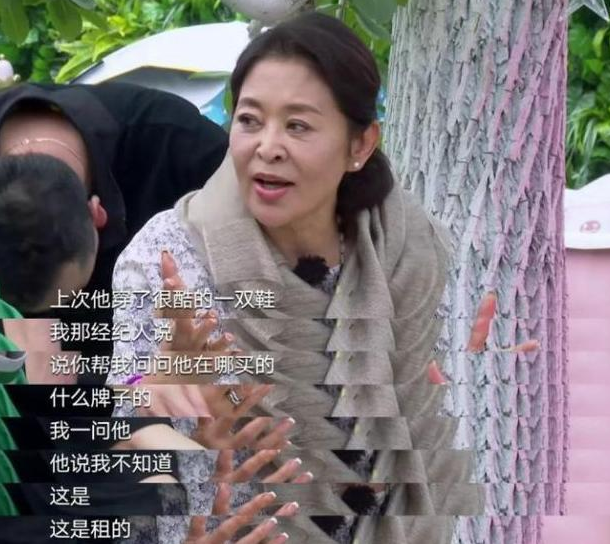 长期吃剩饭菜,一件衣服穿35年,却因直播被骂哭_张晨光_妻子_富豪