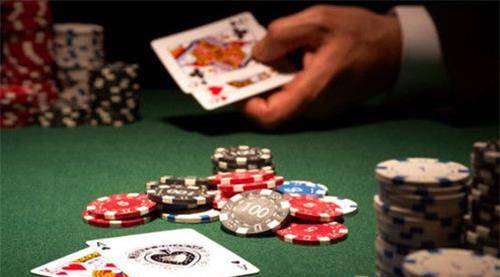 她被称"扑克女王",视赌场如提款机,却在33岁被流浪汉残忍杀害_赵苏茜