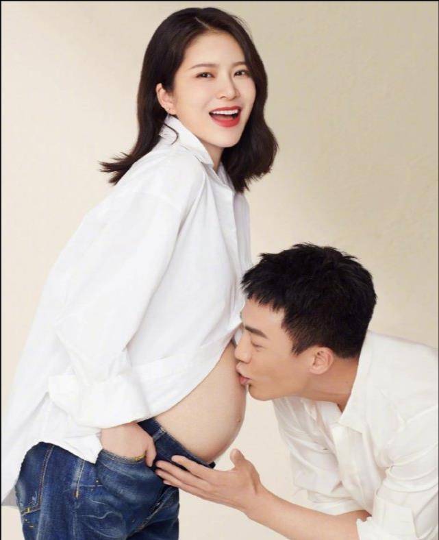 董璇在做客的时候还说,没想到杜淳和王灿能结婚,董璇认识杜淳22年了