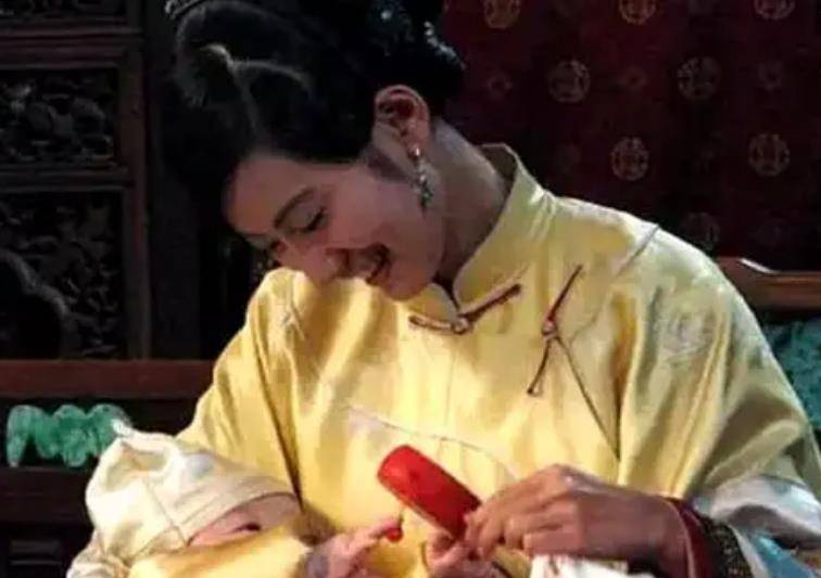 《礼记》有云:"士夫之子有食母",意思就是说士大夫之子有奶妈负责哺育