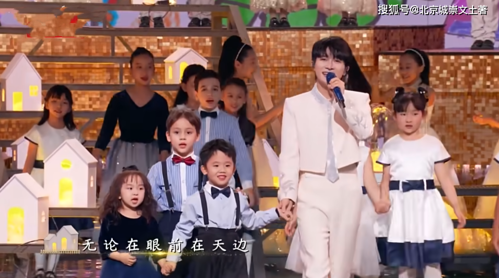 2024龙年春晚:劳模周深实力宠粉,五场晚会名场面,热度持续刷屏_歌迷