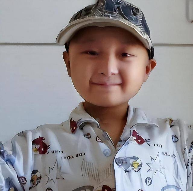 年画娃娃邓鸣贺:6岁登上春晚8岁去世,患病时还在继续演出