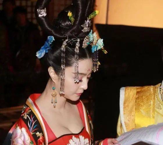 从邻家女孩到国际巨星,范冰冰如何华丽转身成为武媚娘?