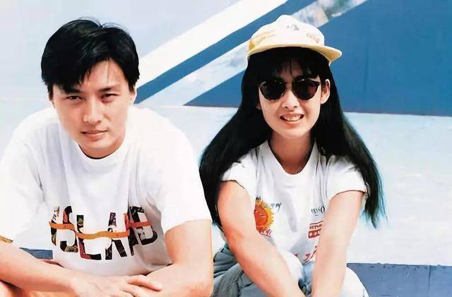 周慧敏晒20年前老公倪震与刘德华旧照,网友问:当年的倪震帅还是黎明帅