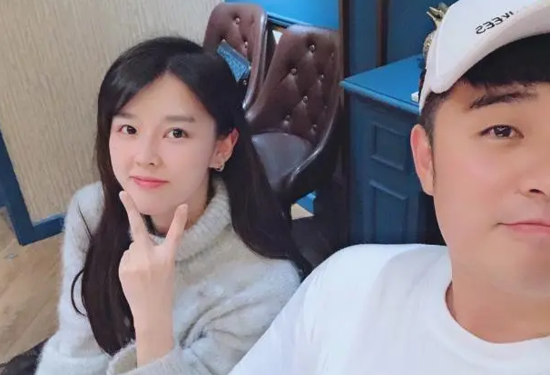 沫子自曝刚出道时经历,5个人一起住酒店,网友:16岁玩这么花_生活_直播