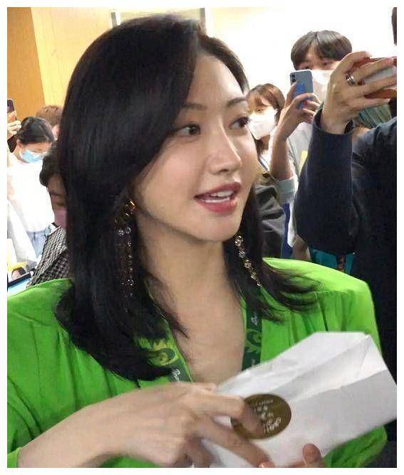 景甜原貌曝光!路人镜头下真实模样,张继科竟改变审美眼光.