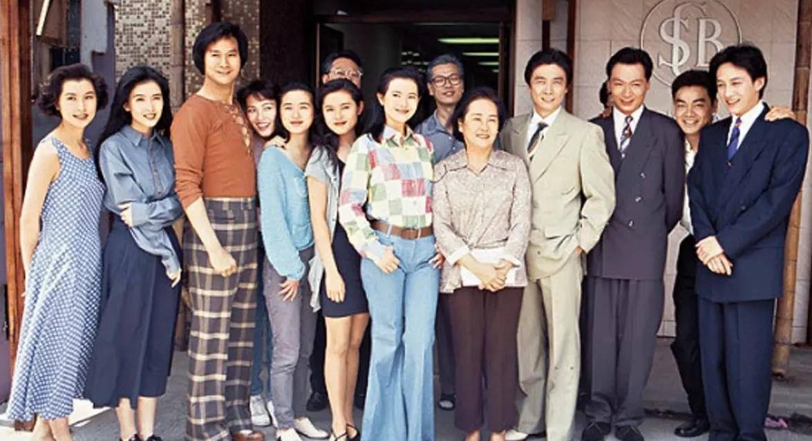 彼时渐渐声名鹊起的刘青云,终于获得了tvb的重视,让他进入《大时代》