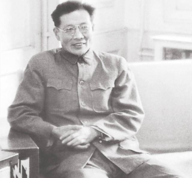 1979年周立波弥留之际,挣扎着抓住妻子叮嘱:遗产无偿