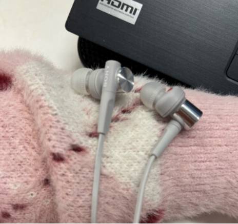 铁三角 ls50isls50is属于颜值很漂亮的耳机,从外观构造到烤漆颜色,都