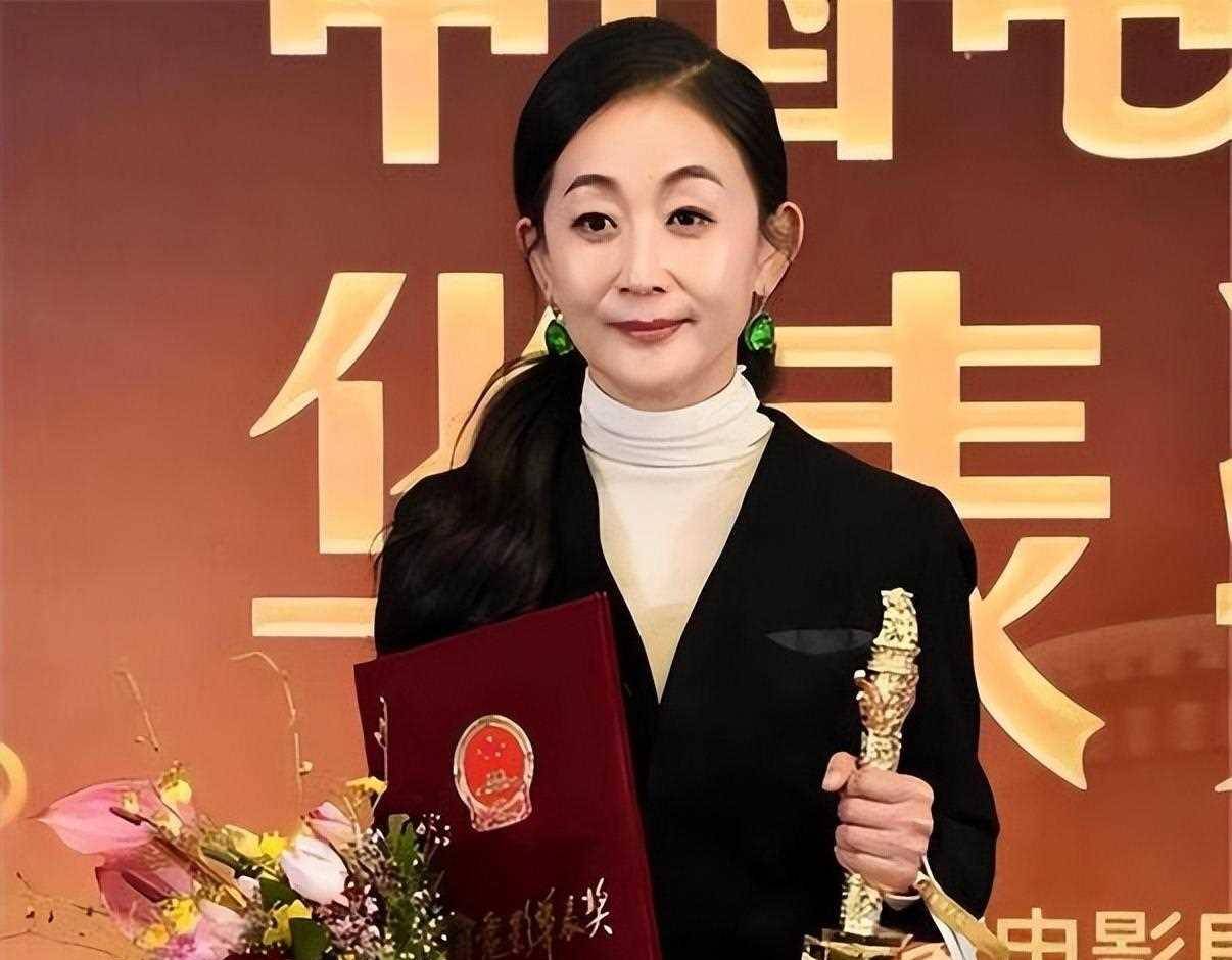未婚未孕,却从不缺固定伴侣,3位"假清高"女星过得很_生活_俞飞鸿_婚姻