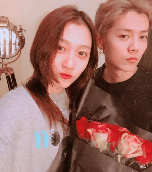 关晓彤晒甜蜜吻照, 鹿晗又有大批粉丝脱粉, 都说"太恶心"_明星_恋情