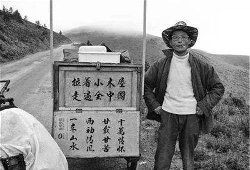 "天下第一疯"谢建光:拉板车徒步30万公里,59岁永远停留在黑河_文字_家