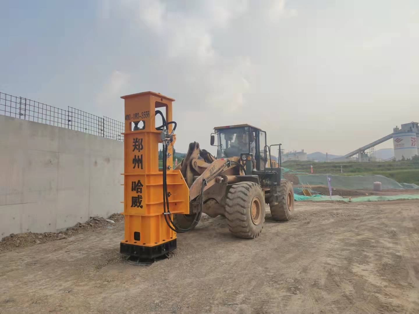 铲车改装夯实机:高效,实用的工程机械!