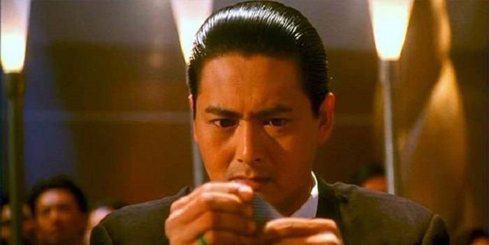 "赌神"原型:30岁横扫世界赌场,赌牌时有一个简单的特殊习惯_陈强尼