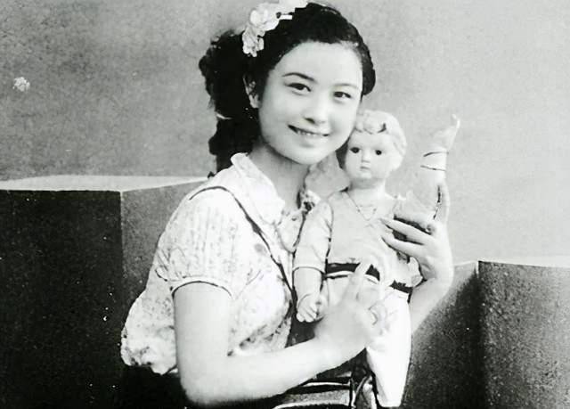 永远的七仙女:黄梅戏一代宗师严凤英,最终被逼服药自尽_小时候_影响