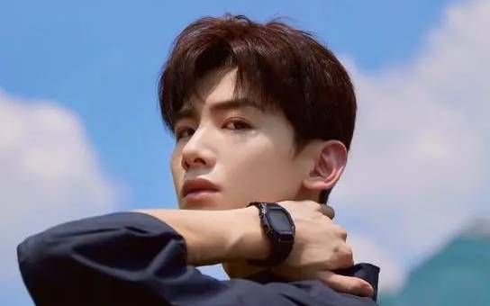 胡夏 金晨恋情惹争议,白敬亭争议亮相,虞书欣家人退出公司!_形象_发展