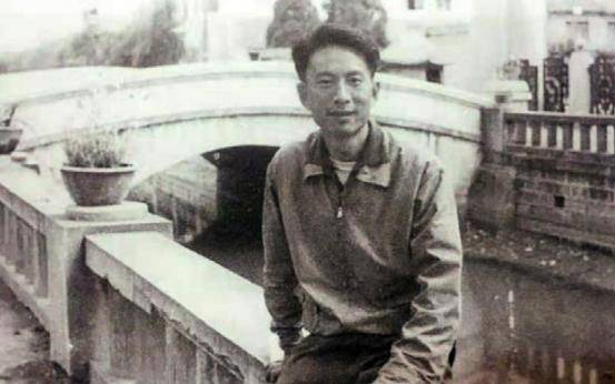 "高营长"冯喆:67出身名门,爱上川剧名伶,49岁绝望自杀_张启珍_父亲