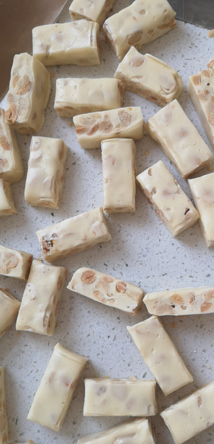 过年的牛轧糖自己亲手做,简单又好吃,一家人其乐融融_奶粉_棉花糖