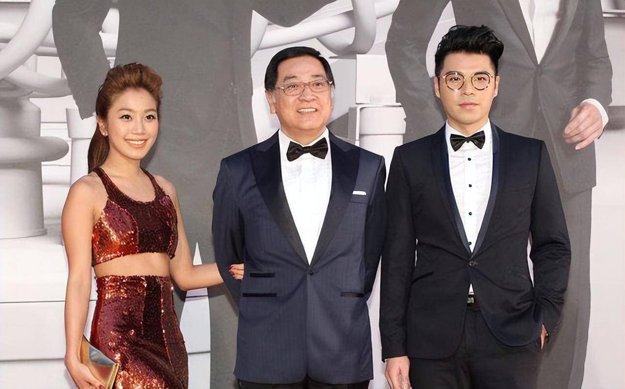 姜大卫尔冬升兄弟三代同堂新春团拜!