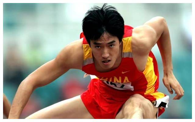 刘翔终身合同养老,国外旅游多年,2婚妻子即将生娃._照片_生活_洛桑