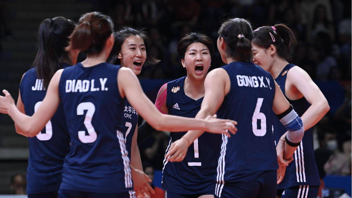 中国女排公布最新大名单,朱婷袁心玥纷纷表态,恭喜蔡斌!