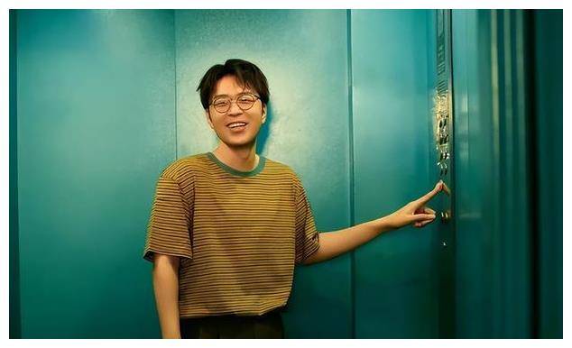 杨迪爆改成帅气鼠系,谢广坤变身小鲜肉,明星爆改笑喷!_化妆_假发_身高