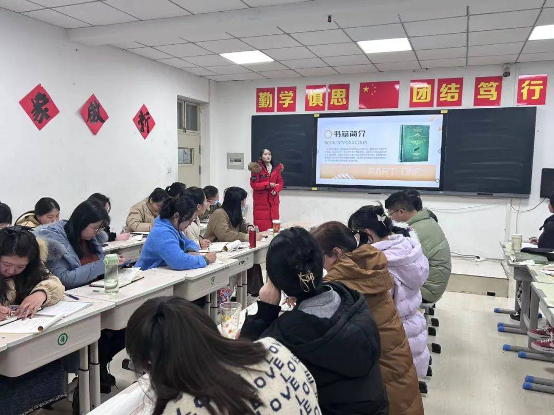 语文组的高秀丽老师为我们分享了肖川老师的《教育的理想与信念》.
