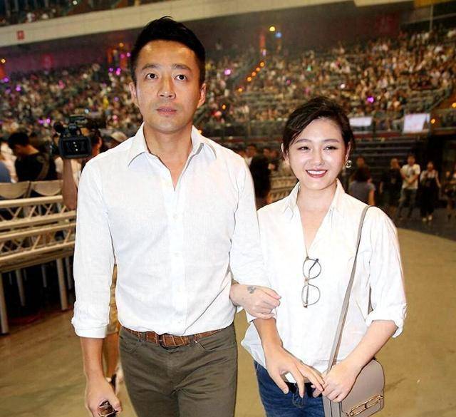 汪小菲对前妻念念不忘,开口闭口喊老婆,被大s以泄露资料起诉了_画作