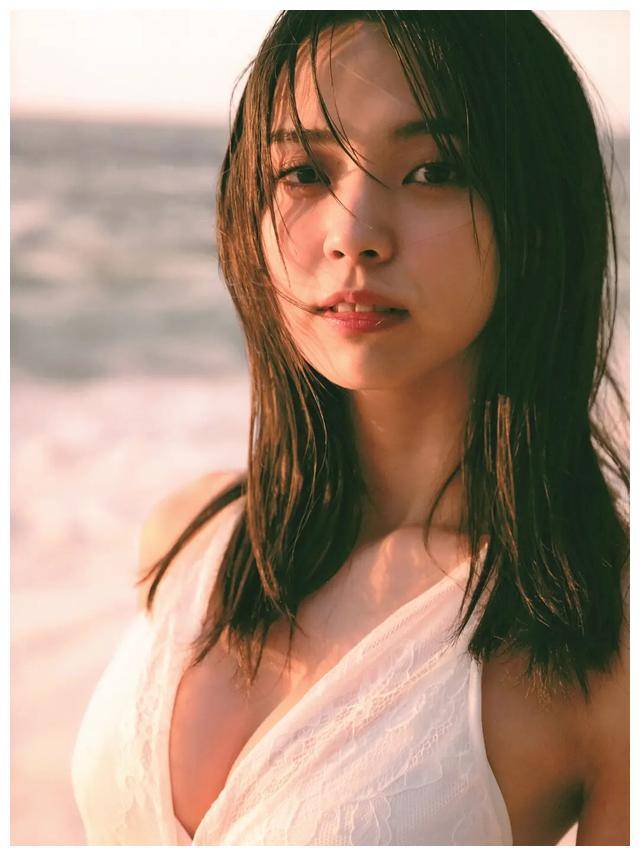 小林由依2nd写真集:冰山美人意外性,女神身材惊艳展现_魅力_明星_才华