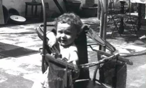 "后来这样的困扰伴随了李忆祖一生,总有人看到他深邃的模样喊他老外