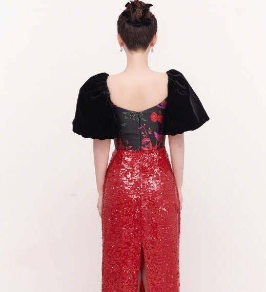 紫米们看到杨紫的动态,心情就不一样了,直呼像是在拍建模,显得略草率