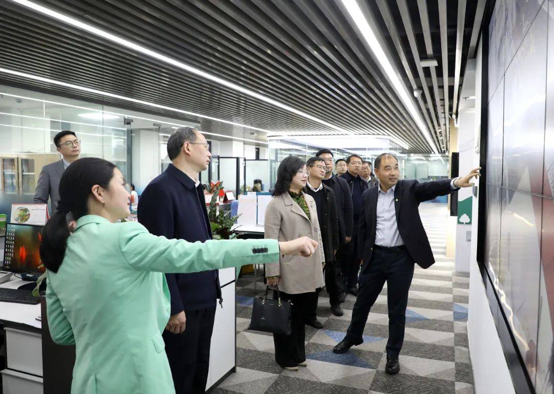 新春伊始,岳西县委书记江春生一行至岸香集团总部考察座谈