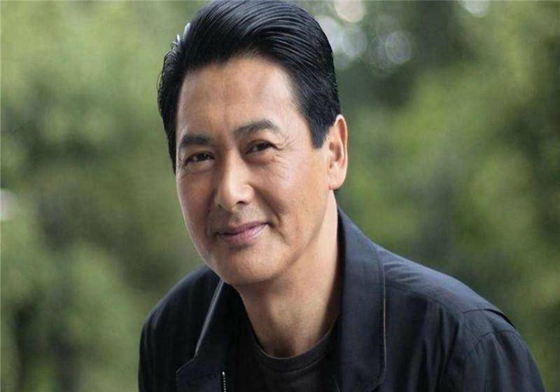 周润发状态不错,豪宅略显年代感,与夫人相处十分有趣._事情_机会_网友