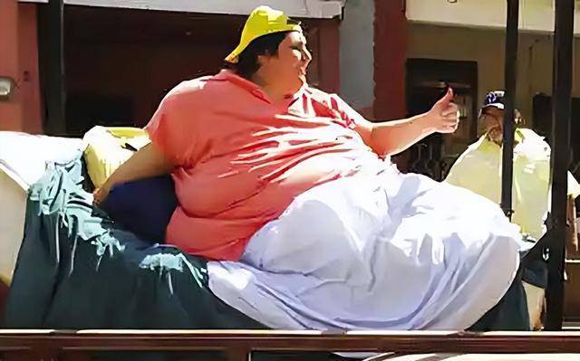 800斤胖男,每天能吃250碗饭热量,医生曾言活不过5年,今已离世_巴里