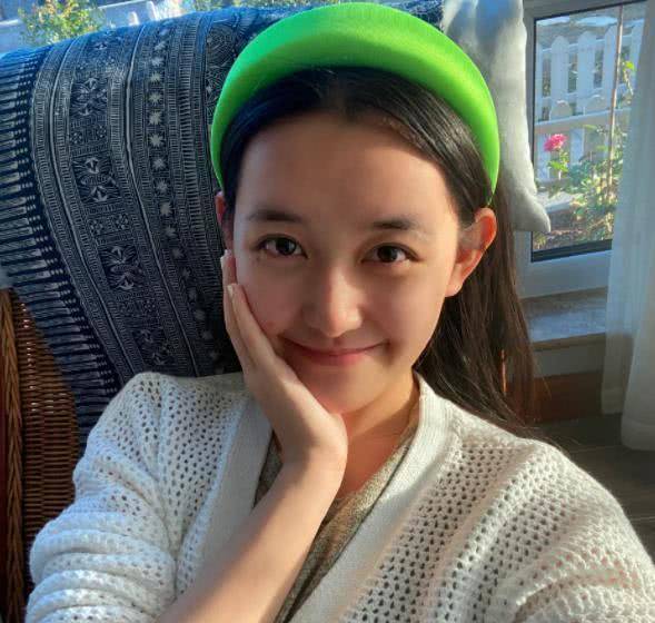 蒋依依李兰迪同步晒自拍,一个素颜一个化妆,还是"纯天然"好看_镜头