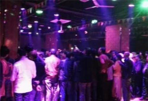 沈阳市皇姑区的人们却不太愿意去歌舞厅了,因为近来舞厅有不少舞女