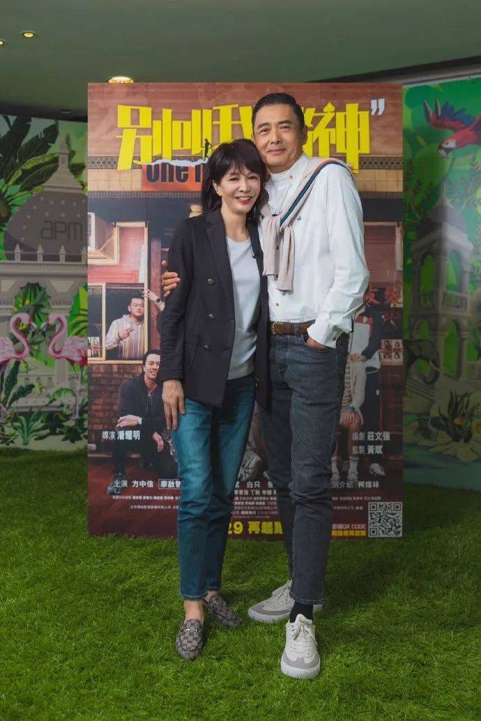67岁郑裕玲勇闯好莱坞,英语采访《沙丘2》演员,还教甜茶说粤语_香港