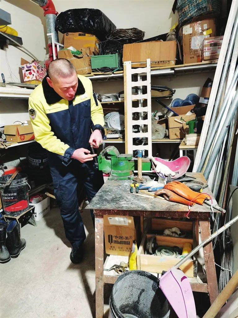 他是业主眼里的"宝"_老张_张春平_维修