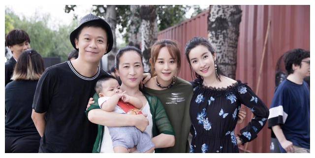 《爱情公寓》老演员李佳航的6岁儿子长相甜美,网友关注!