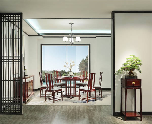 传统文化中的象征元素也经常出现在新中式家具中,如中国结,山水字画