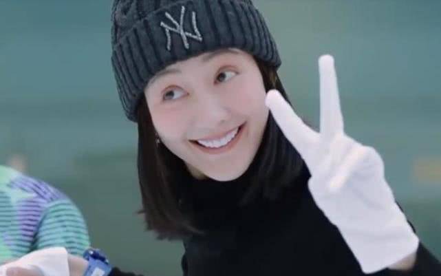 37岁王鸥素颜学溜冰,穿铅笔裤瘦成"纸片人",眼窝都凹陷了_时候_画面