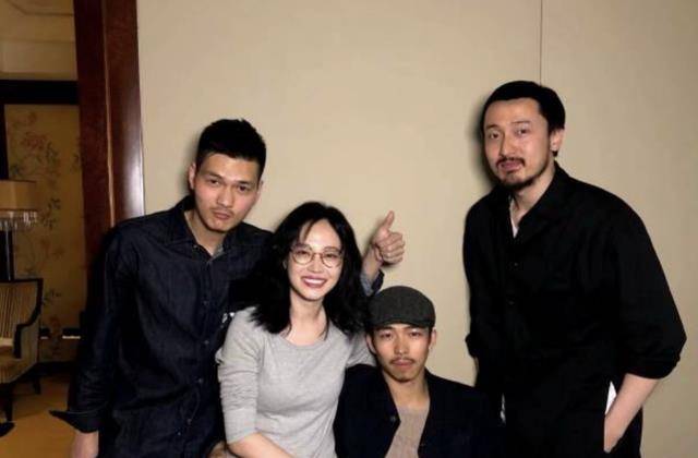 40岁的谭卓官宣恋情,男方是演员章宇,两人亲吻照曝光_张宇_关系_网友