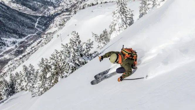 夜间最低气温约为摄氏7°.