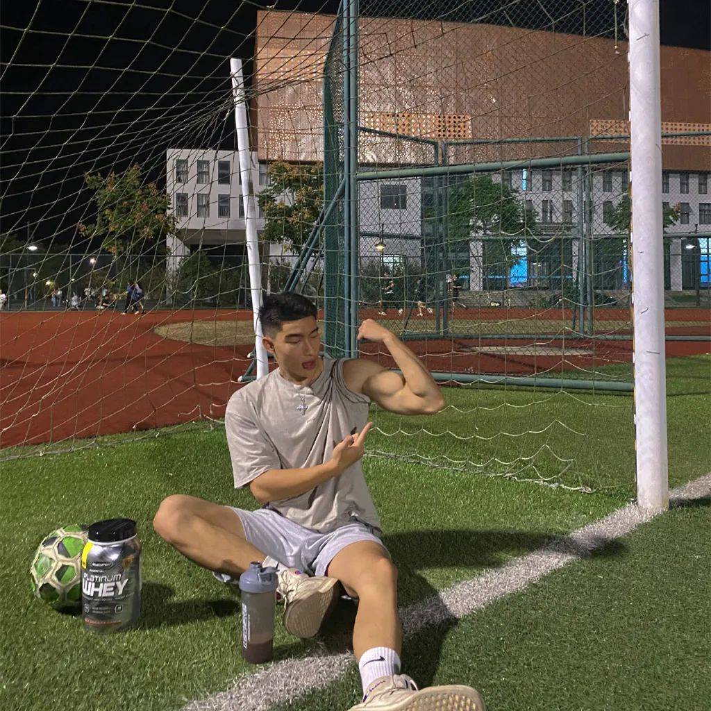 19岁浙江工商大学体育生大胆拍写真,广告接到手软_哥哥_身材_照片