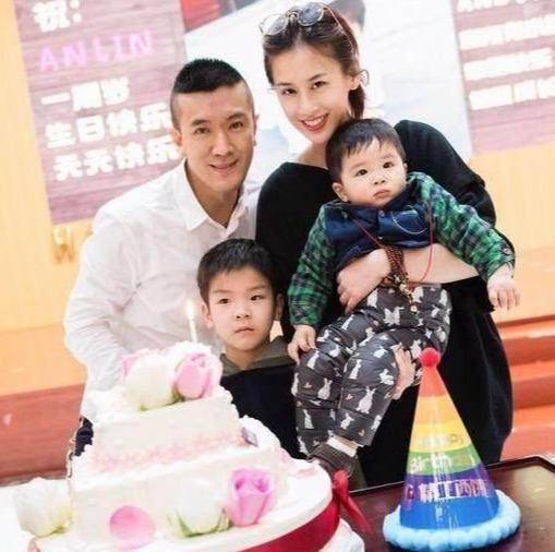 为何敢与星爷撕破脸,看她背后的男人就知道了_杨子_周星驰_豪门