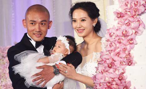 两年后,聂远在拍摄《西游记》时认识了现在的妻子秦子越.