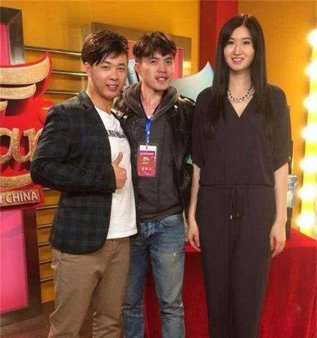 8米丈夫,上门撞门框,婆婆:拆了,换大的_身高_训练_父母